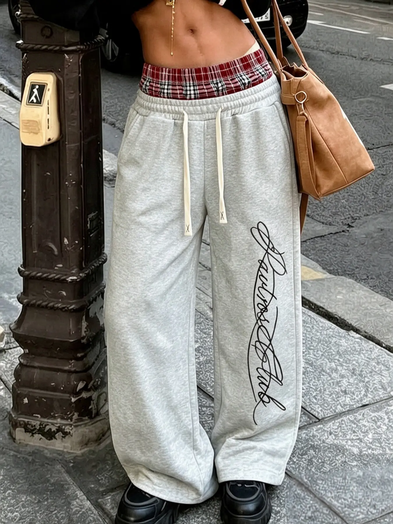 Y2K Style Plaid High Waist Sweatpants, Wide Leg Joggers with Heart Embroidery, Drawstring Casual Sportswear for Women