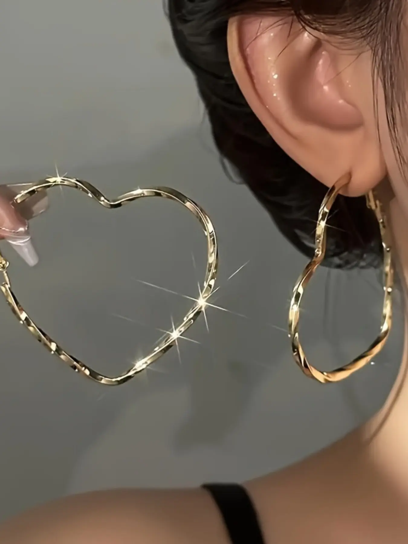 Heart-Shaped Retro Metal Earrings for Women, Bold Design Statement Ear Studs, Unique Fashion Jewelry Accessory, Perfect Gift Idea