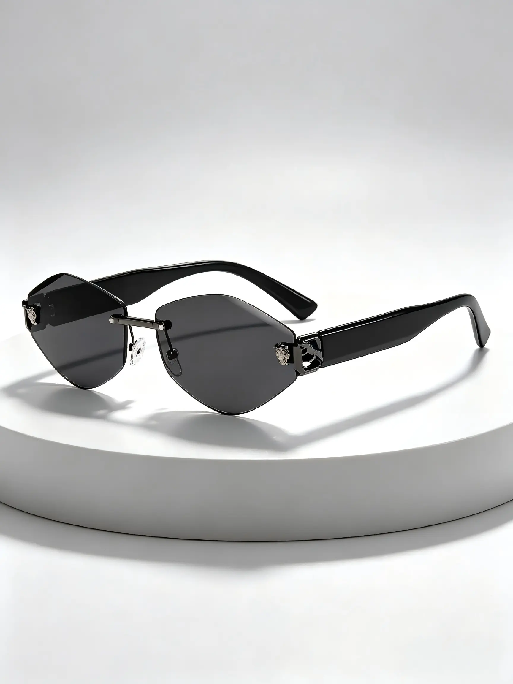 New Small Frame Oval Retro Glasses, European and American Influencer Style, High-End Fashion Runway Glasses, Unique Men's Eyewear