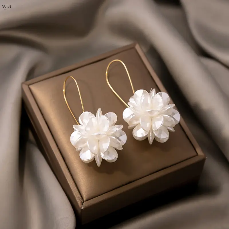 Long Gold Wire Drop Earrings 6cm Total Length 3cm Flower Width 15g/Pair, Layered White Acrylic Flower Dangle Ear Jewelry, Elegant Floral Ear Ornaments for Wedding Daily Romantic Outfit Matching