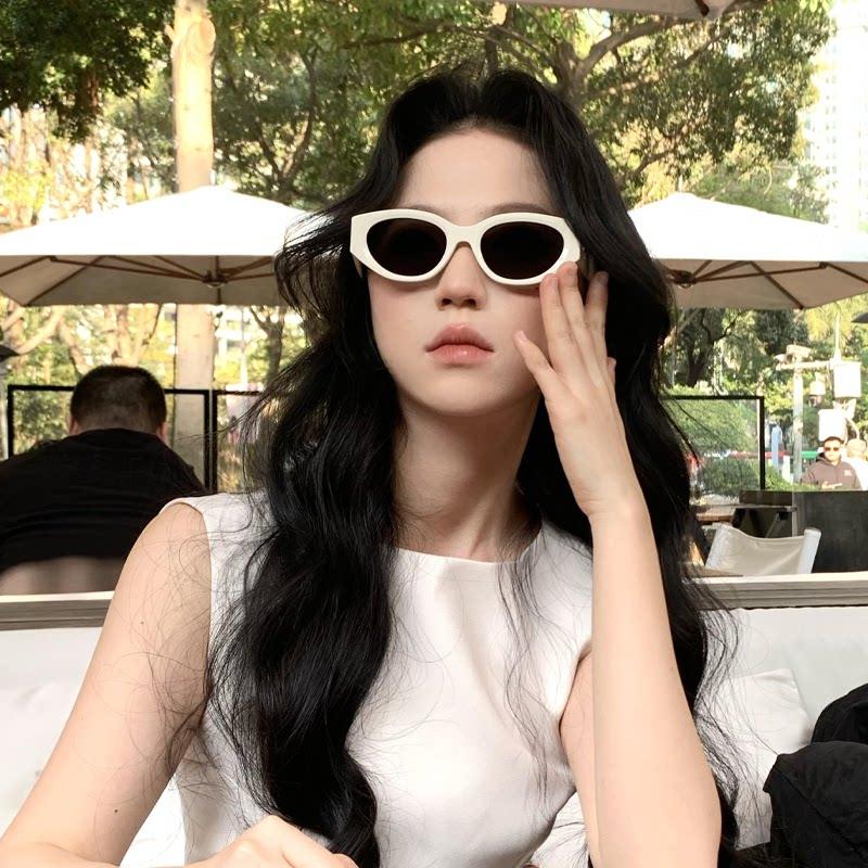 2026 New Cat Eye White Sunglasses Women's Trendy Square Round Face Covering Cheekbones Showing Face Small Summer Sunglasses