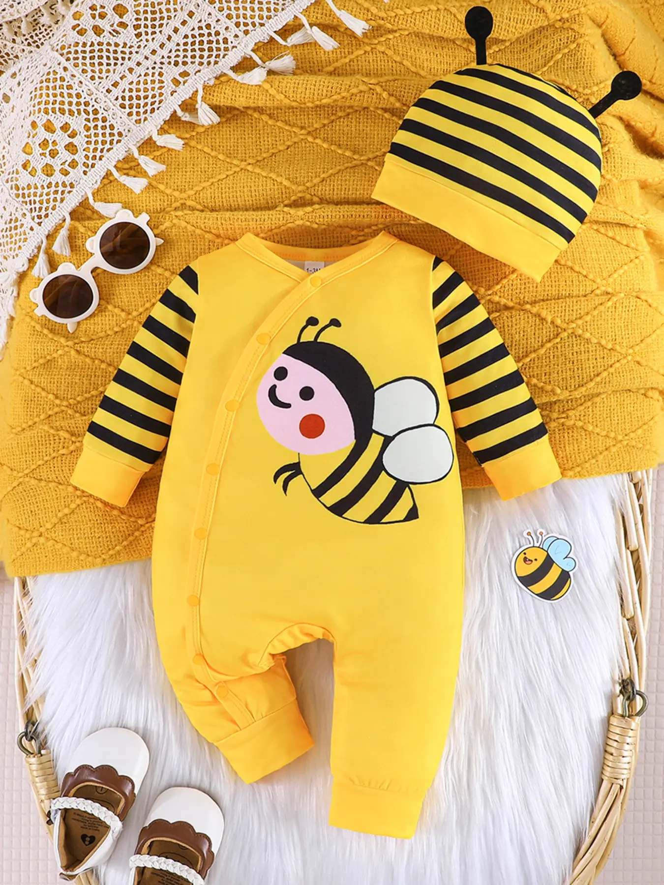 1-12 Months Baby Onesies Cute Bee Print Long Sleeve Yellow Romper with Hat Set Soft Cotton Snap Closure Newborn Outfit for Fall Winter