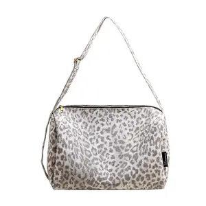 2026 Trendy Leopard Print Gym Duffle Bag, Large Capacity Lightweight Multiway Sports Bag, Convenient Hand & Shoulder Strap Fitness Tote, Fashion Casual Weekender Bag for Workout Travel Daily Outdoor