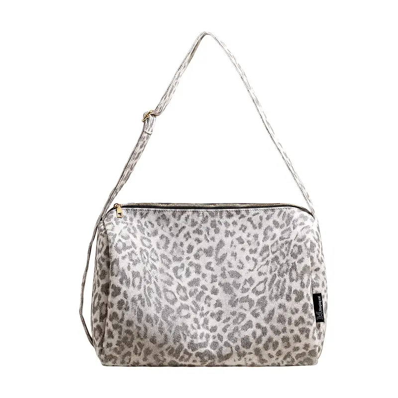 2026 Trendy Leopard Print Gym Duffle Bag, Large Capacity Lightweight Multiway Sports Bag, Convenient Hand & Shoulder Strap Fitness Tote, Fashion Casual Weekender Bag for Workout Travel Daily Outdoor