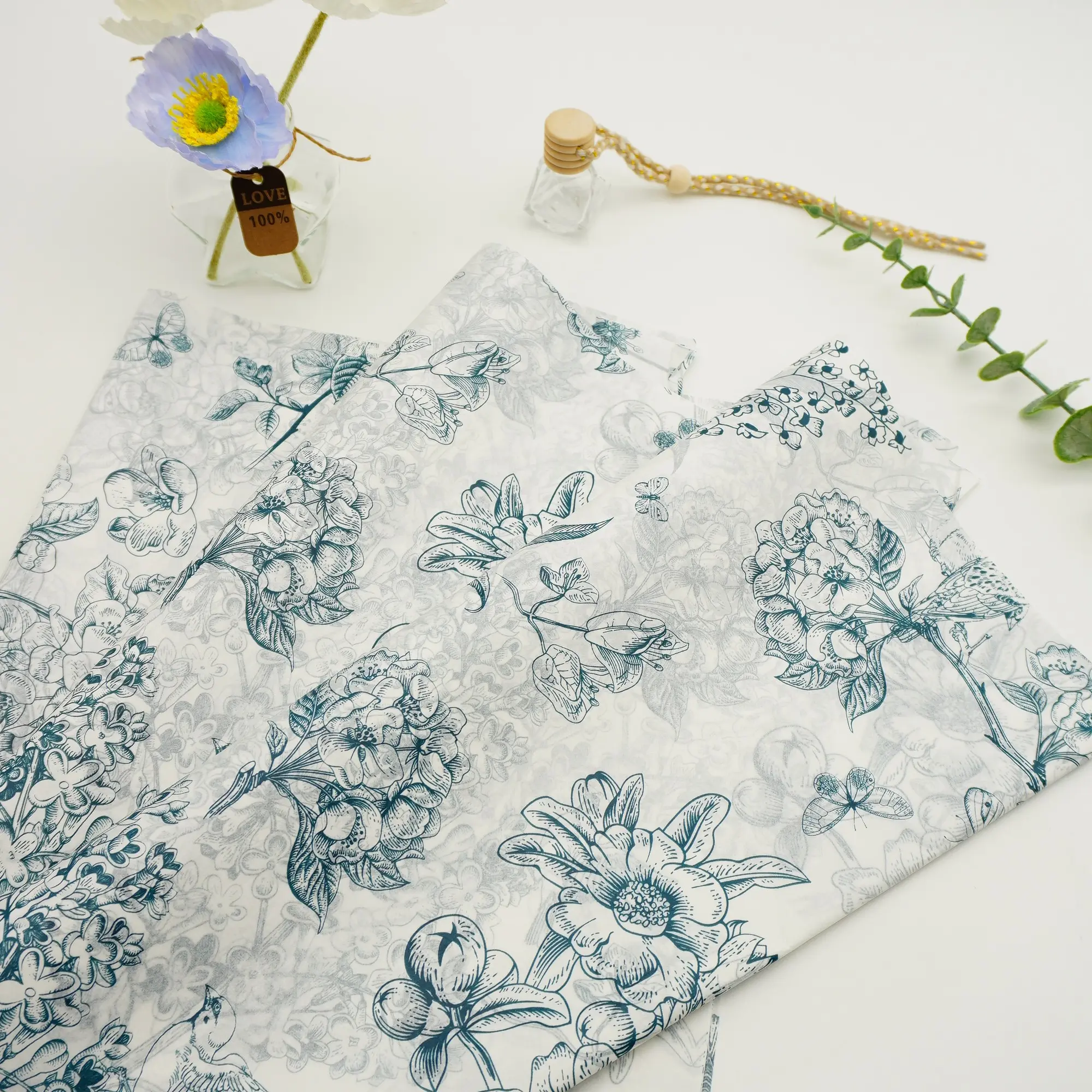Navy blue bird flower pattern gift wrapping tissue paper, bouquet supplies, gift wrapping paper, flower wrapping paper, suitable for decorating any occasion of Thanksgiving, Halloween, Christmas parties