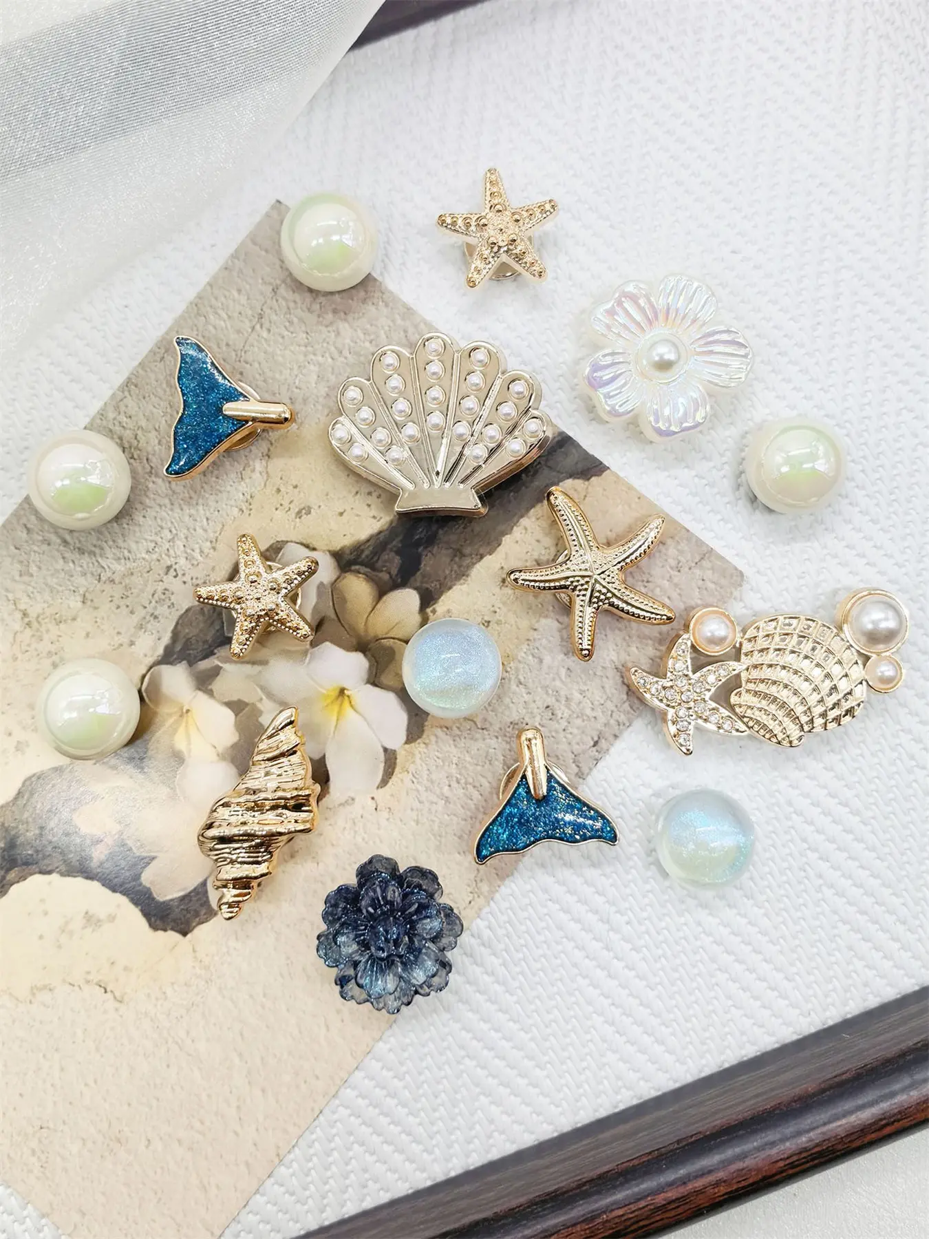 16PCS Golden Ocean Conch Starfish Shell ABS Shoe Charms, Shoe Charms Set DIY Accessories Holiday Beach Clogs Shoe Buckles Decorations Faux Pearls Shoe Clips Decor Women Hole Slides Slippers Sandals Garden Shoes Beach Bag Ornaments Party Gifts