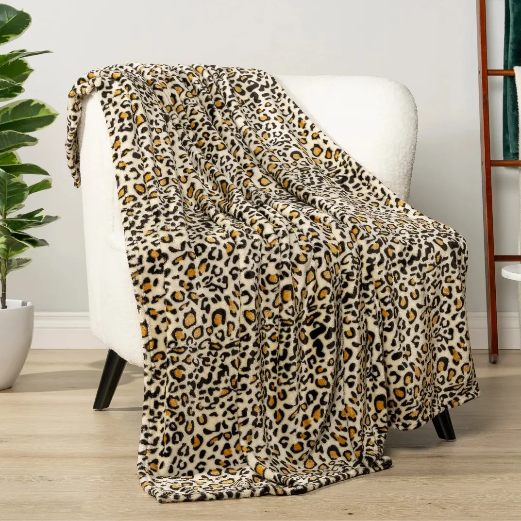 PAVILIA Cheetah Fleece Throw Blanket, Cheetah Leopard Animal Print Flannel Blanket, Soft Velvet Lightweight Microfiber Blanket for Couch Sofa Bed, Cozy Warm Decorative Blanket for Home Bedroom Adults Kids Gift