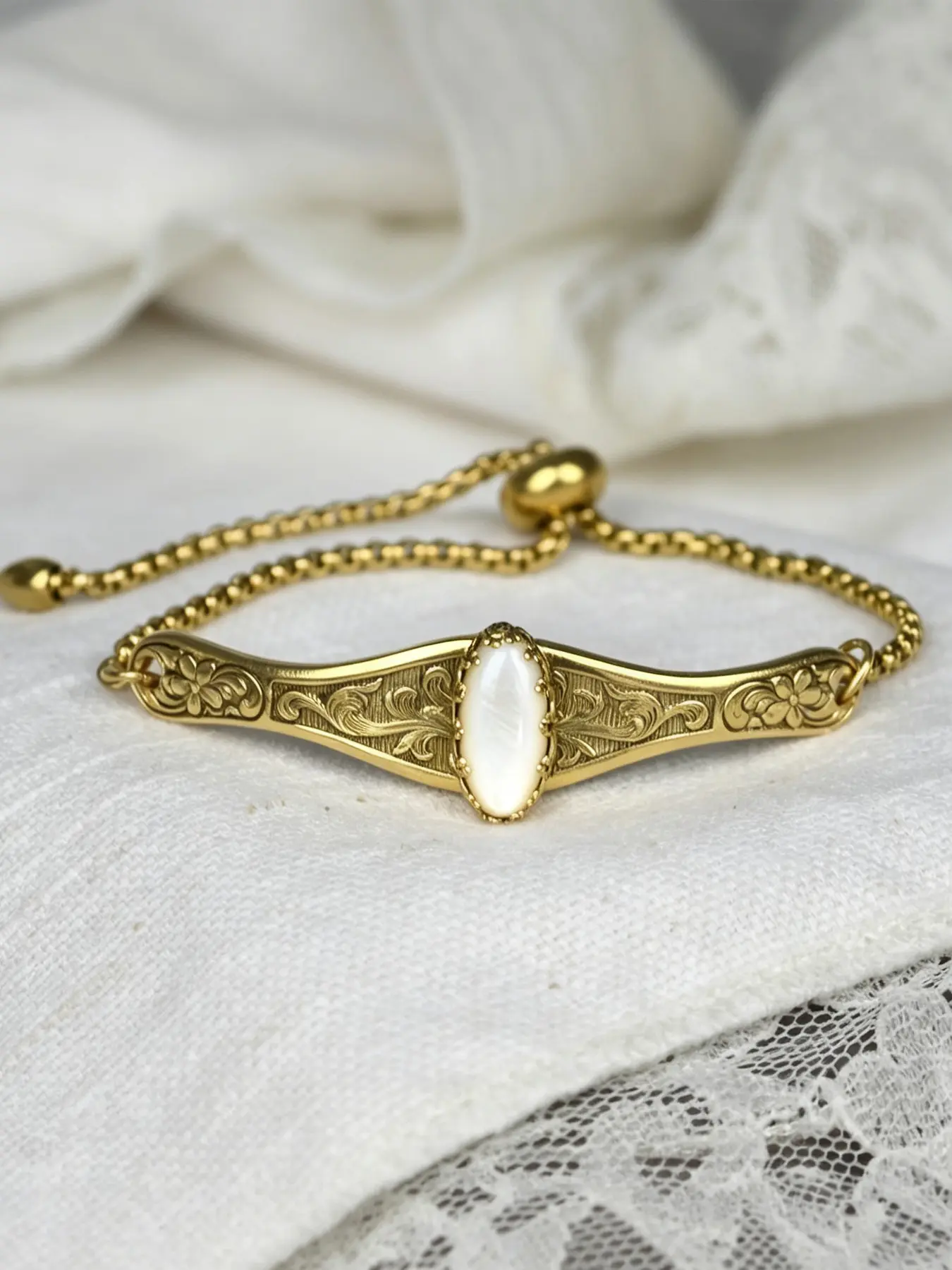 1 Piece Vintage Charm Floral Embossed Oval Soft Pink Stone Inlaid Adjustable Slide Bracelet, Retro Antique Carved Pull Chain Wrist Jewelry Gift For Girls Daily Casual Party Wear