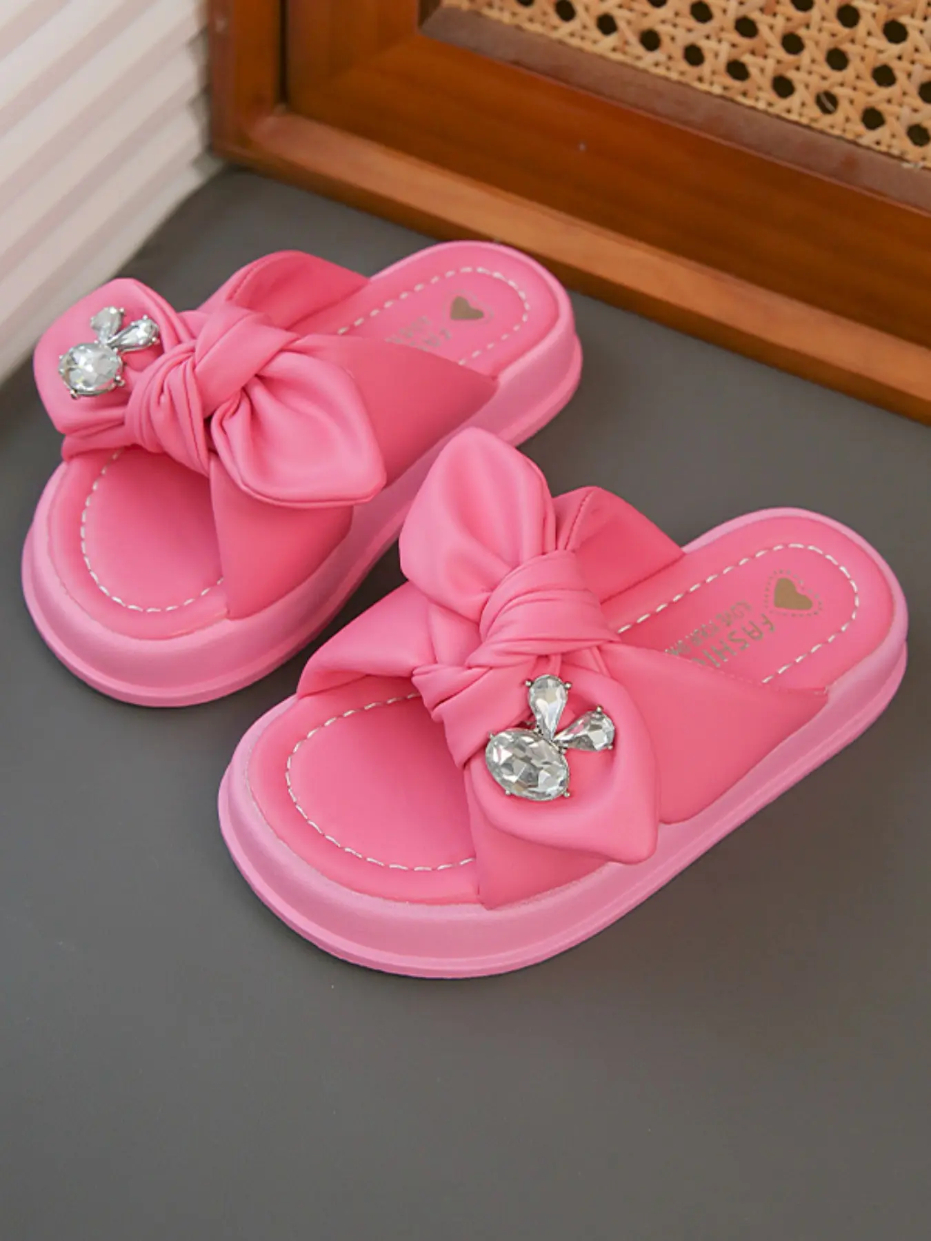 Bow Rhinestone Girls' Slippers, Sweet Princess Style, Soft Anti-Slip Design, Comfortable Rabbit Head Decoration, Ideal for Home or Summer, Bow Knot Slippers