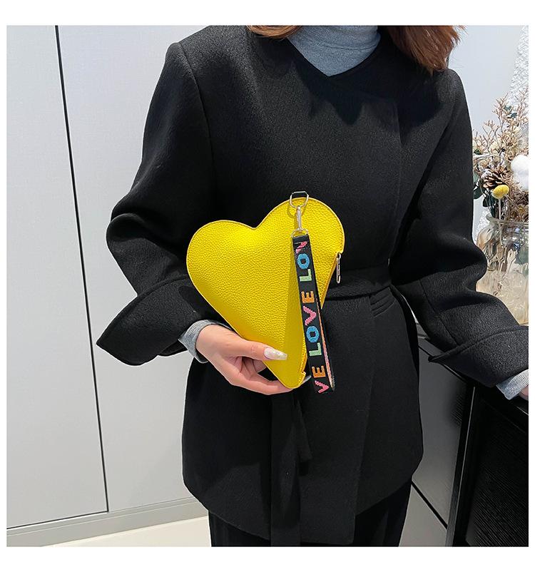 Elegant Heart Shape Crossbody Bag for Women Stylish Shoulder Handbag with High Quality Texture Sweet Design Daily Use Purse