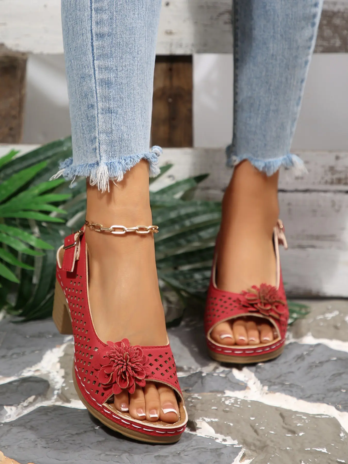 Retro 3D Floral Lace Cut-Out Peep Toe Chunky Heel Floral Design Sandals Women Ethnic Style Casual Elevated Outdoors Wide Fit with Thick Sole and Buckle Strap