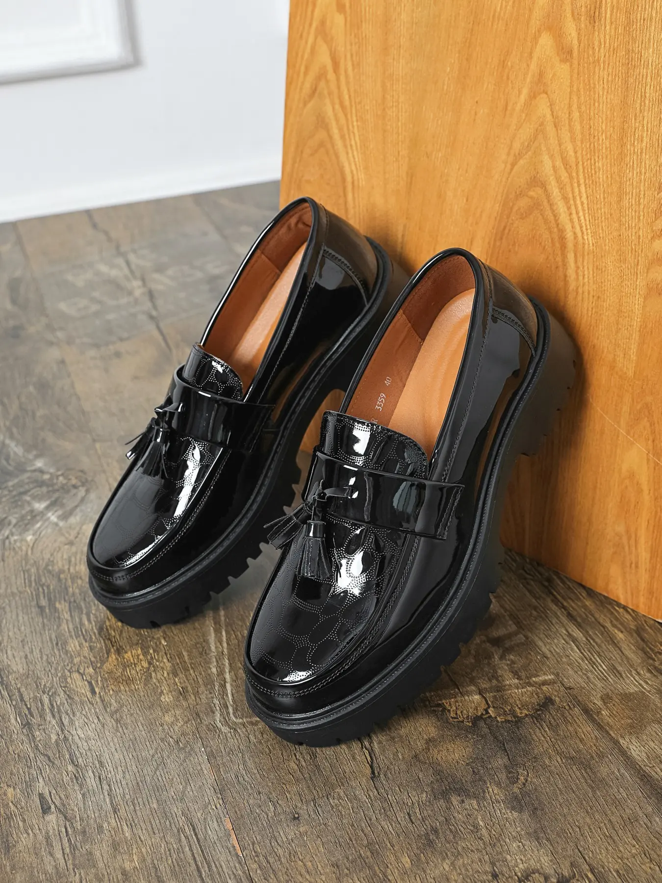 Men's British Vintage Fringe Embossed Loafers, Thick Sole Height-Boosting Glossy Formal Business Office Commuting Casual Shoes, Dual Color, Slip-On PU Leather Footwear Shoes, Vintage Style Shoes