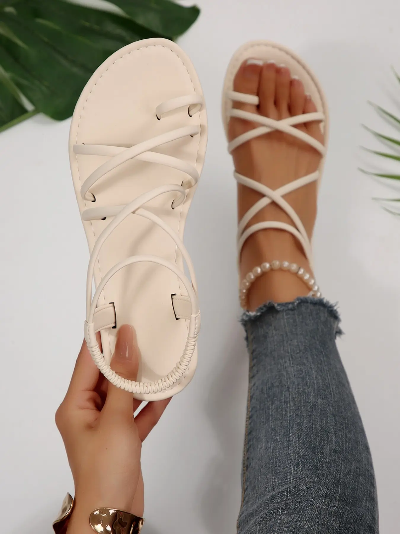 Women's Crisscross Strappy Flat Sandals, Comfortable Elastic Ankle Strap, Rubber, Perfect for Casual Wear, Stylish Footwear for Everyday Use