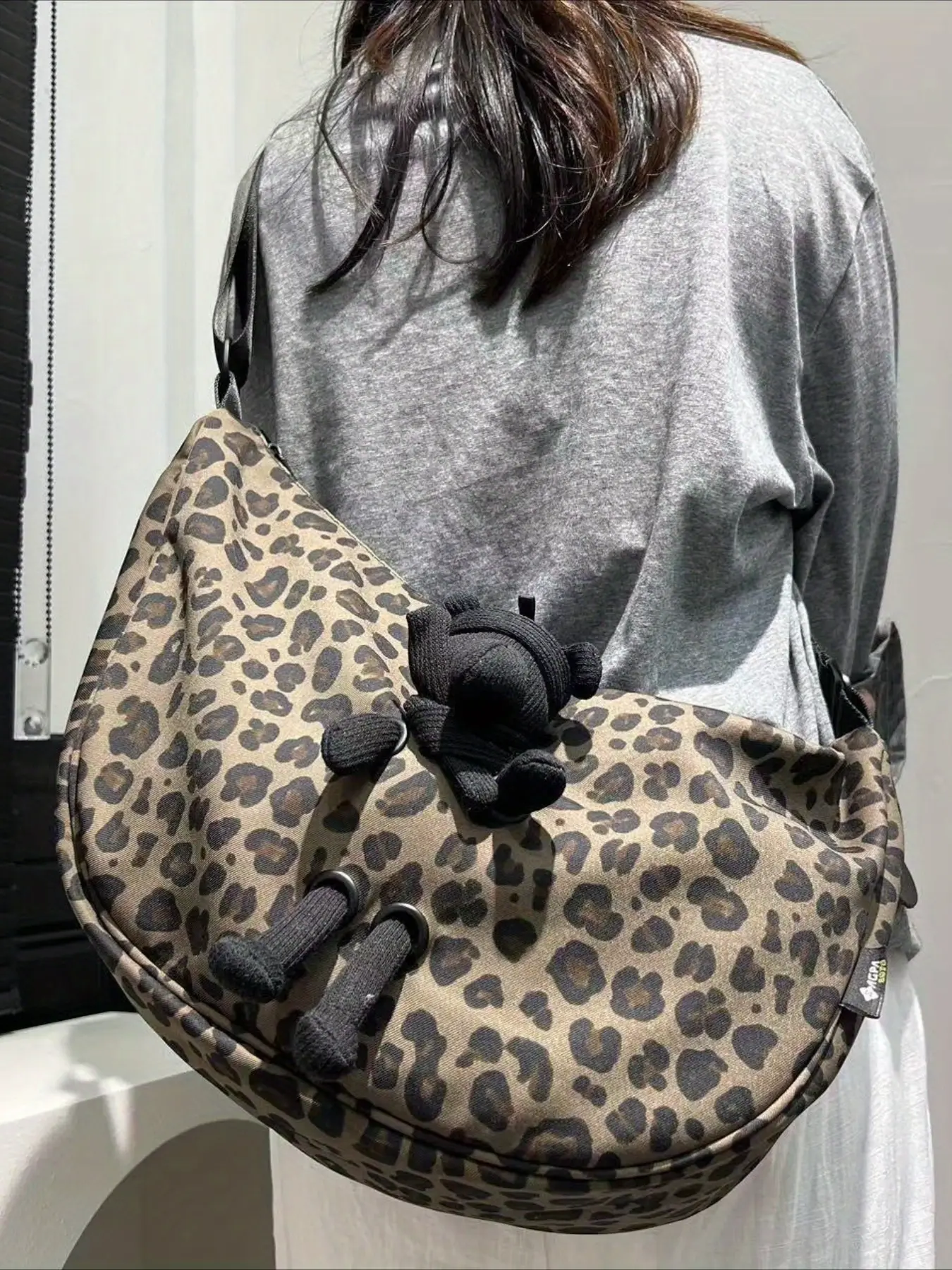 Ladies' fashionable leopard print chest bag Y2K personalized carrying doll casual sports crossbody bag Bum Bags