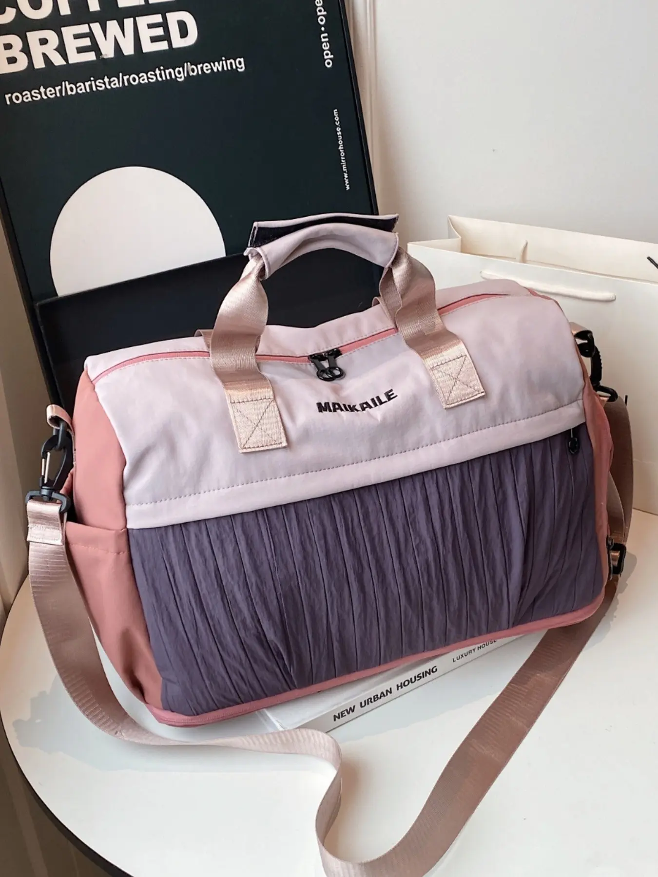2026 New Dopamine Colorblock Pleated Nylon Travel Bag, Lightweight Handheld Crossbody Gym Bag, Dry Wet Separation Yoga Storage Pouch, Four Colors