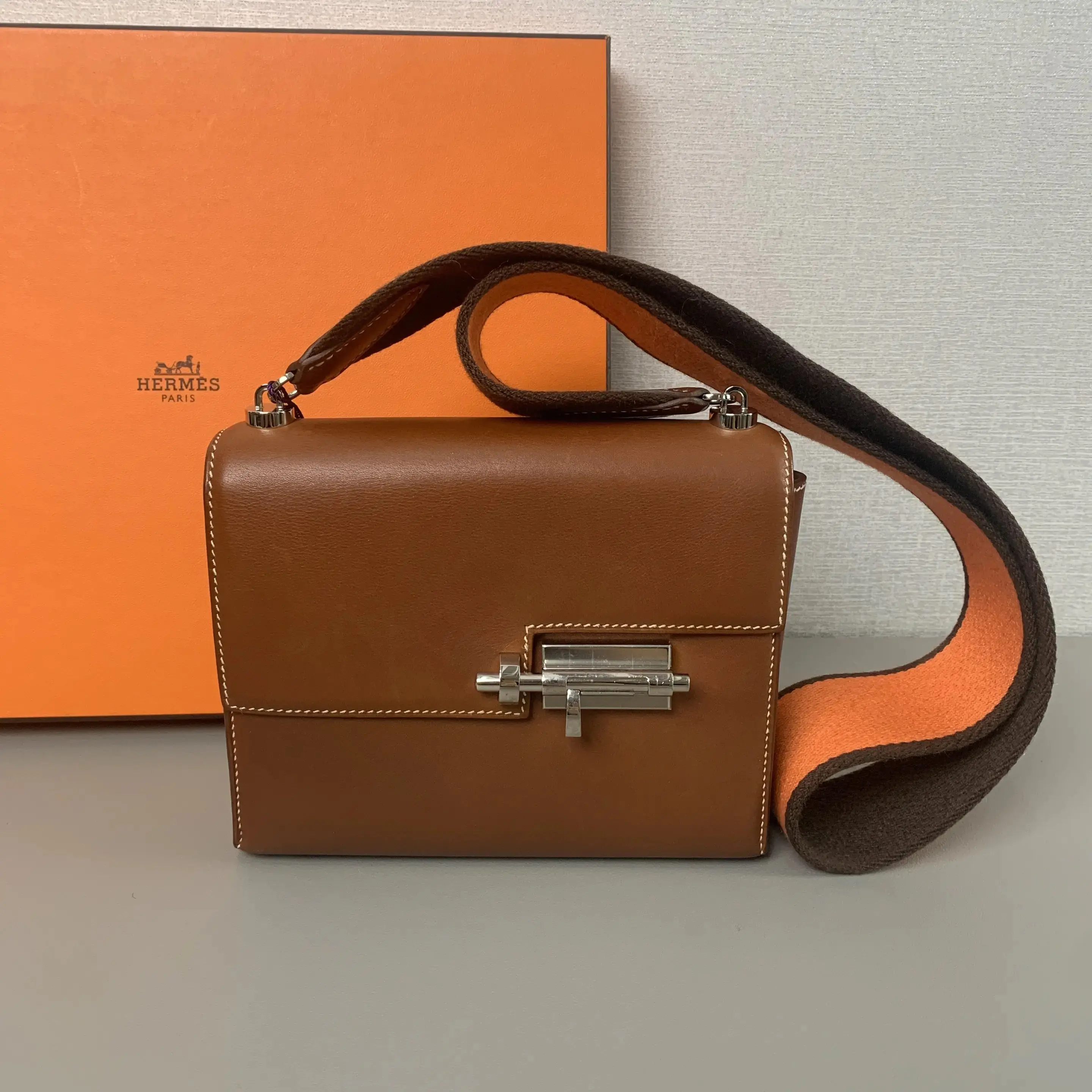 Pre-owned Hermes 2020 Gold Barenia Mini Verrou Strap 17 with Palladium Hardware SC026