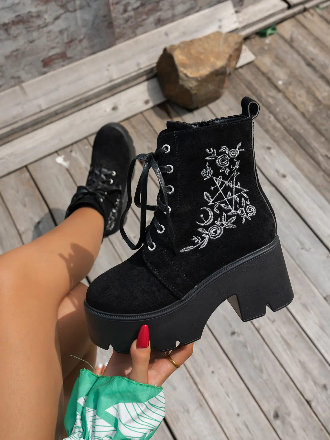 Dark Fashion Rose Embroidered Thick Sole Boots, Laces Side Zipper Chunky Heel, Short Calf Work Boots for All Seasons