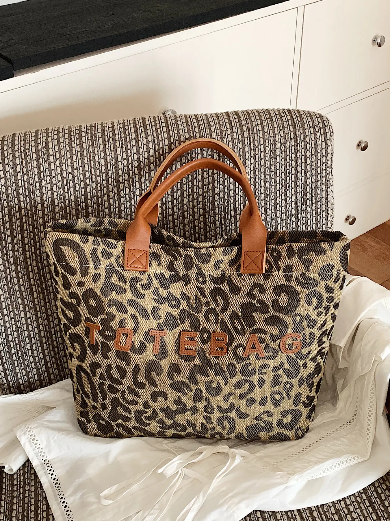 Retro casual leopard print large capacity commuter tote bag, elegant and sophisticated daily letter handbag for easy matching, Animal Tote Bag