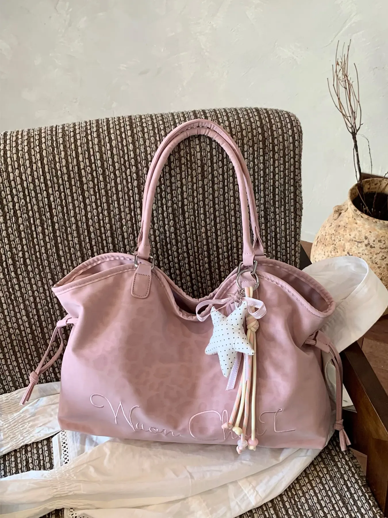 1Pc Blush Pink Subtle Leopard Pattern Shoulder Tote Bag Adjustable Side Drawstring Cute Star Tassel Charm Decor Long Top Handle Soft Slouchy Hand Purse For Ladies Weekend Date Campus Daily Matching Casual Fashion Bag