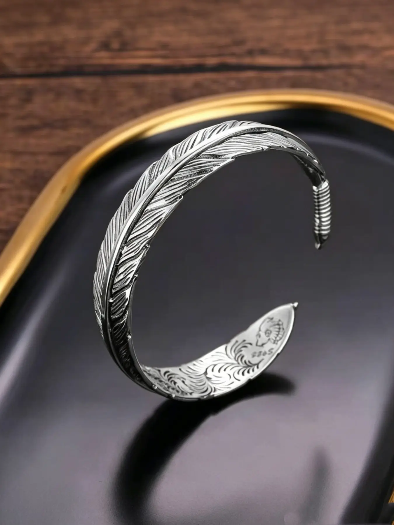 ⚜️🌾 Native American Style Feather Open Cuff Bangle for Men, Exquisite Bracelet, Vintage Antique Silver Finish with Lifelike 3D Feather Relief Carving, Hypoallergenic & Adjustable, Matches All Men’s Outfits
