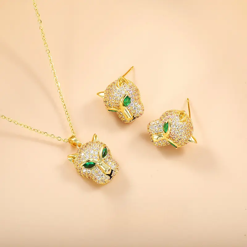 Women's Animal Leopard Head Pendant Charm Necklace - Non-Fading Copper Collarbone Chain, Elegant Silver Synthetic Moissanite & Sri Lanka Zircon Pendant, Niche Light Luxury Jewelry, Personalized Female Gift, Leopard Head Necklace, Women Who Appreciate Nich