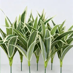 Seven artificial spider plants, resistant to ultraviolet rays, are ideal choices for garden and home decoration. They are suitable for outdoor gardens, artistic decorations, and other occasions. Artificial plants