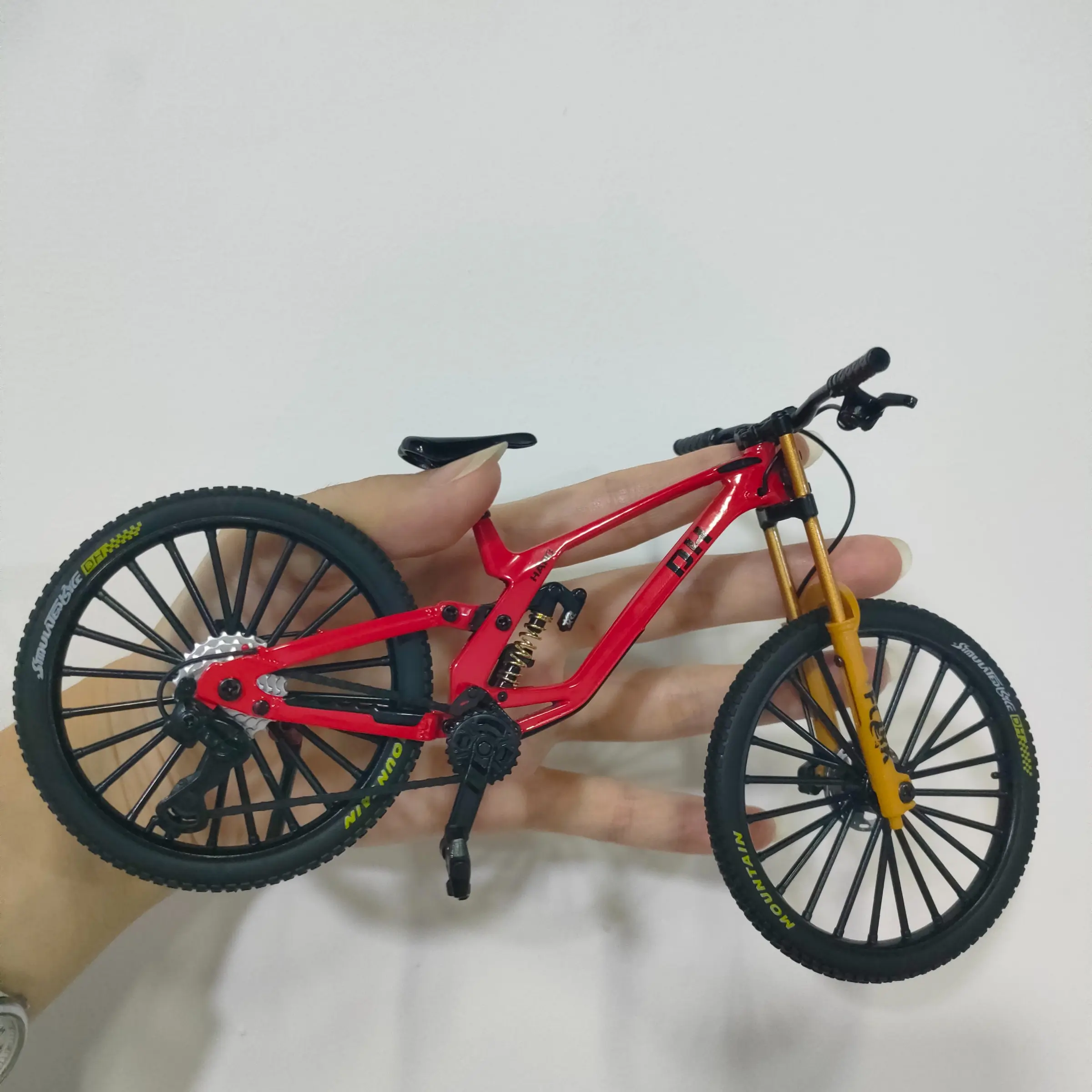 1:8 Scale Dh Mountain Bike Alloy Model, Pressable Dual Suspension, Racing Number Plate, Hollow Frame, Multi-Spoke Wheels, Desktop Display, Gift Idea
