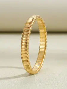 A retro, casual, minimalist style 18K gold-plated titanium steel elastic spiral snake bone bracelet for women to wear daily, can be stacked, Stacking Bangle Bracelet, Snake Chain Bracelet, and is a good gift for holidays.