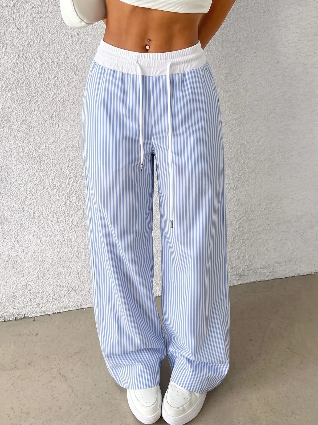 Women's Blue Vertical Striped Wide Leg Pants, Contrast Elastic Drawstring Waist Loose Casual Trousers, Lightweight Fashion Bottoms for Streetwear & Daily Outfit, 2026 Trendy Relaxed Fit Lounge Pants