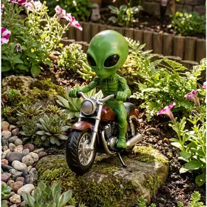 Garden Gnome Outdoor Statue, Fun Alien Resin Desktop Decor, Perfect for Garden or Home Decoration, Cute and Playful Design