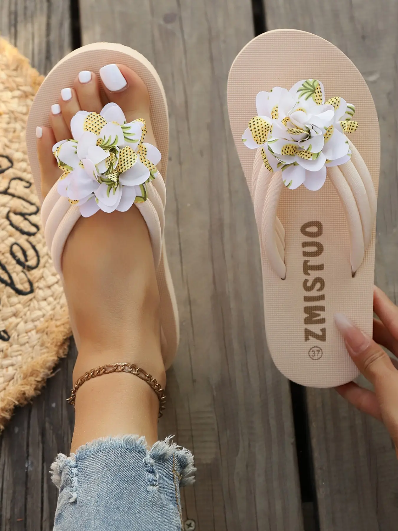 Summer Women's Floral Sandals, Sweet 3D Flower Thick Sole Flip Flops, Outdoor Beach Vacation Versatile Outerwear Slippers