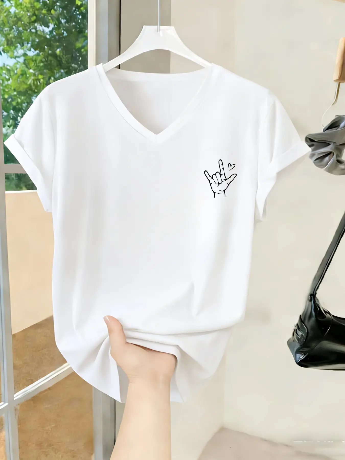 Women's Summer Casual V-Neck Short Sleeve T-Shirt, Heart Print Fitted Top, All Seasons Daily Wear, Comfortable & Stylish