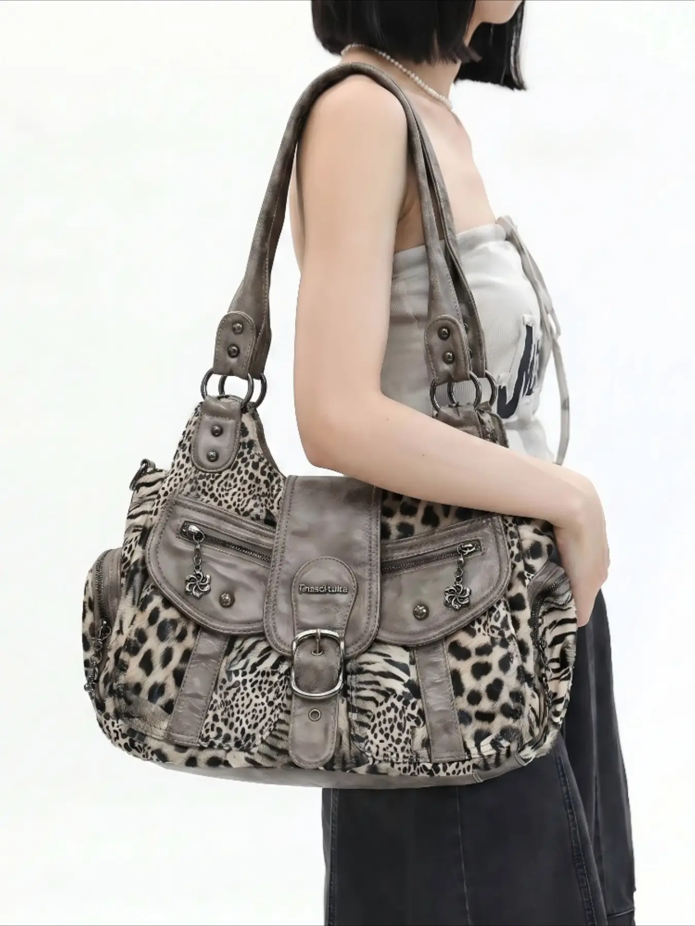 Ladies' vintage motorcycle handbag, Gothic style front pocket shoulder bag with detachable shoulder straps, multiple compartments, suitable for daily commuting, gatherings, dates, and work