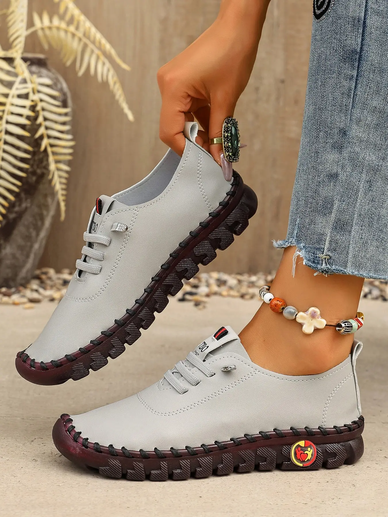 Women's Low Top Soft Sole Lace-Up Casual Shoes, Stitched Design with Round Pattern, Breathable Comfortable Flat Shoes, Fashionable All-Season Footwear, Walking Shoes, Breathable Casual Trainers