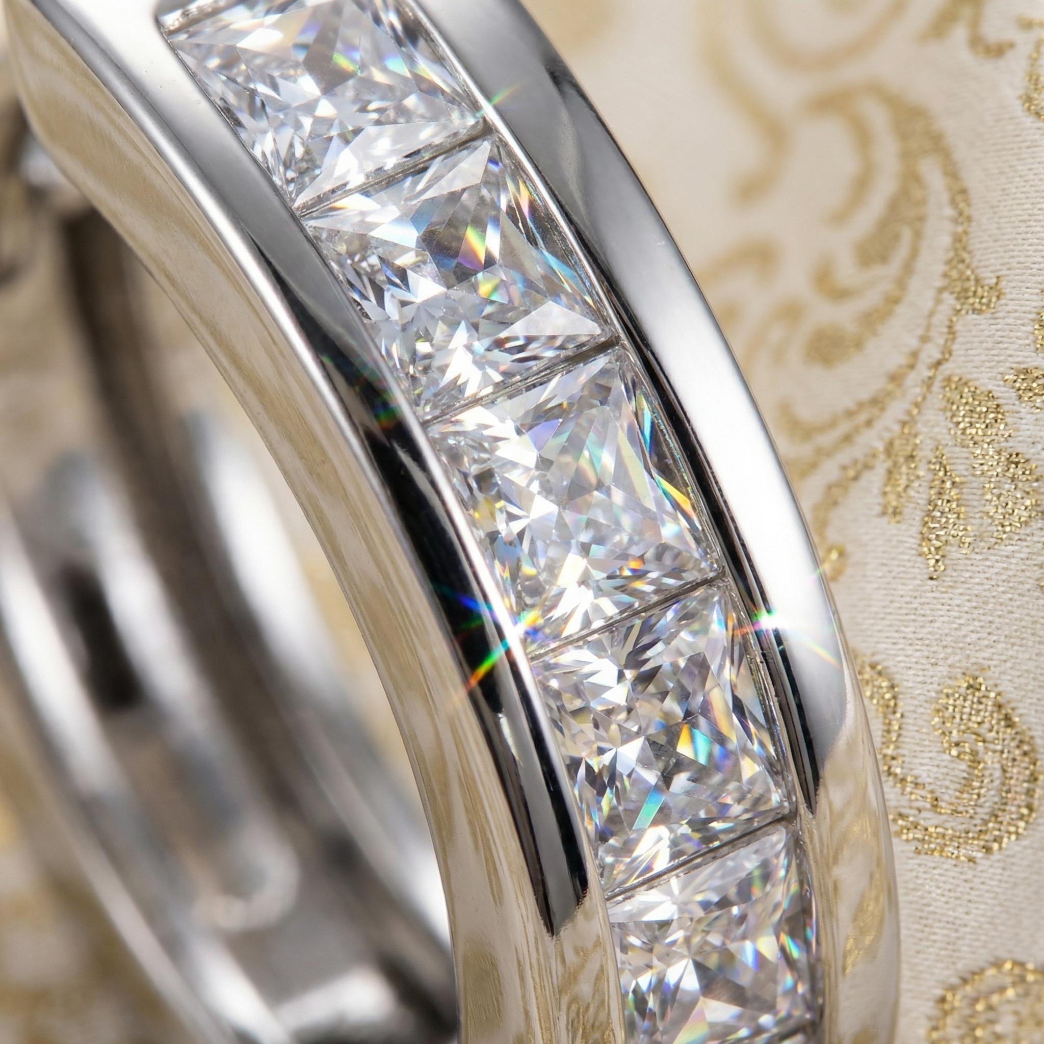 High-quality Brilliant Zircon Earrings Finely Crafted Clear and Sparkling Enhances Face Shape Adds Elegance Ideal for Parties and Gatherings Simple Versatile Design Thoughtful Gift