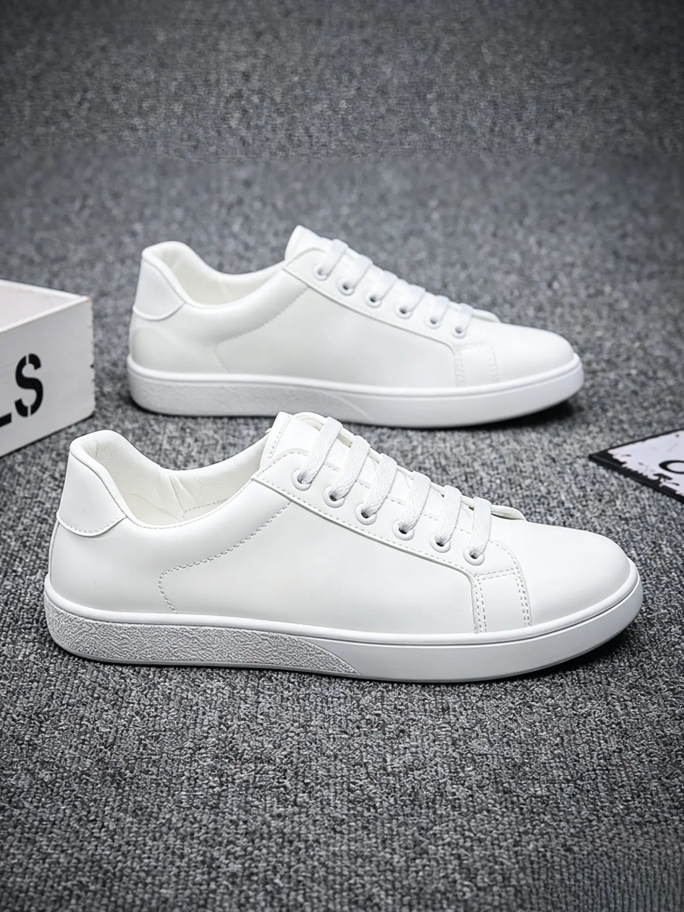 New Arrival Men's Casual Low Top Leather Shoes for Spring and Autumn, Minimalist White Sneakers for Students with Waterproof Upper, Wear-resistant and Versatile for Outdoor Trips