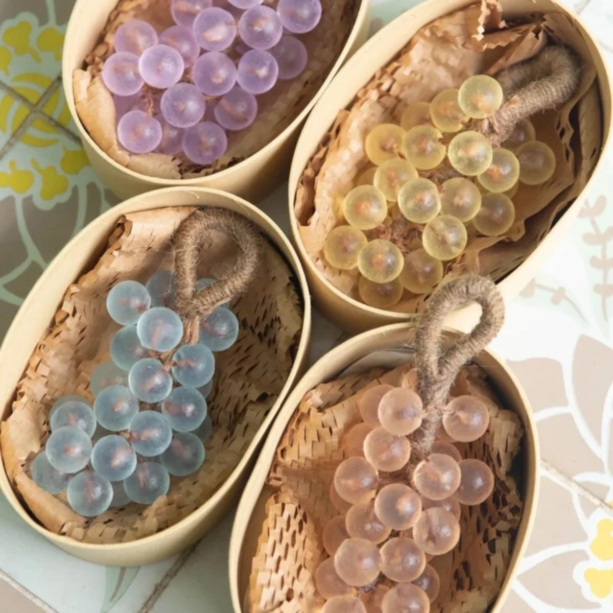 [Mother's Day Gift] 25 Count Grape ClusterHandmade Soap, Gift for Mom and Girlfriend,Plant Ingredients, Natural and Gentle, NaturalFragrance, Bathroom Decor, Aesthetic CuteGift, Comes with Ribbon and Gift Box