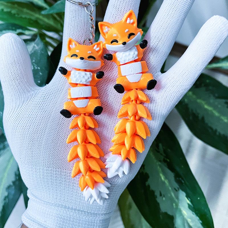 A 3D-printed keychain pendant featuring a cute little fox. The joints of the fox can move freely, making it a popular decorative item.