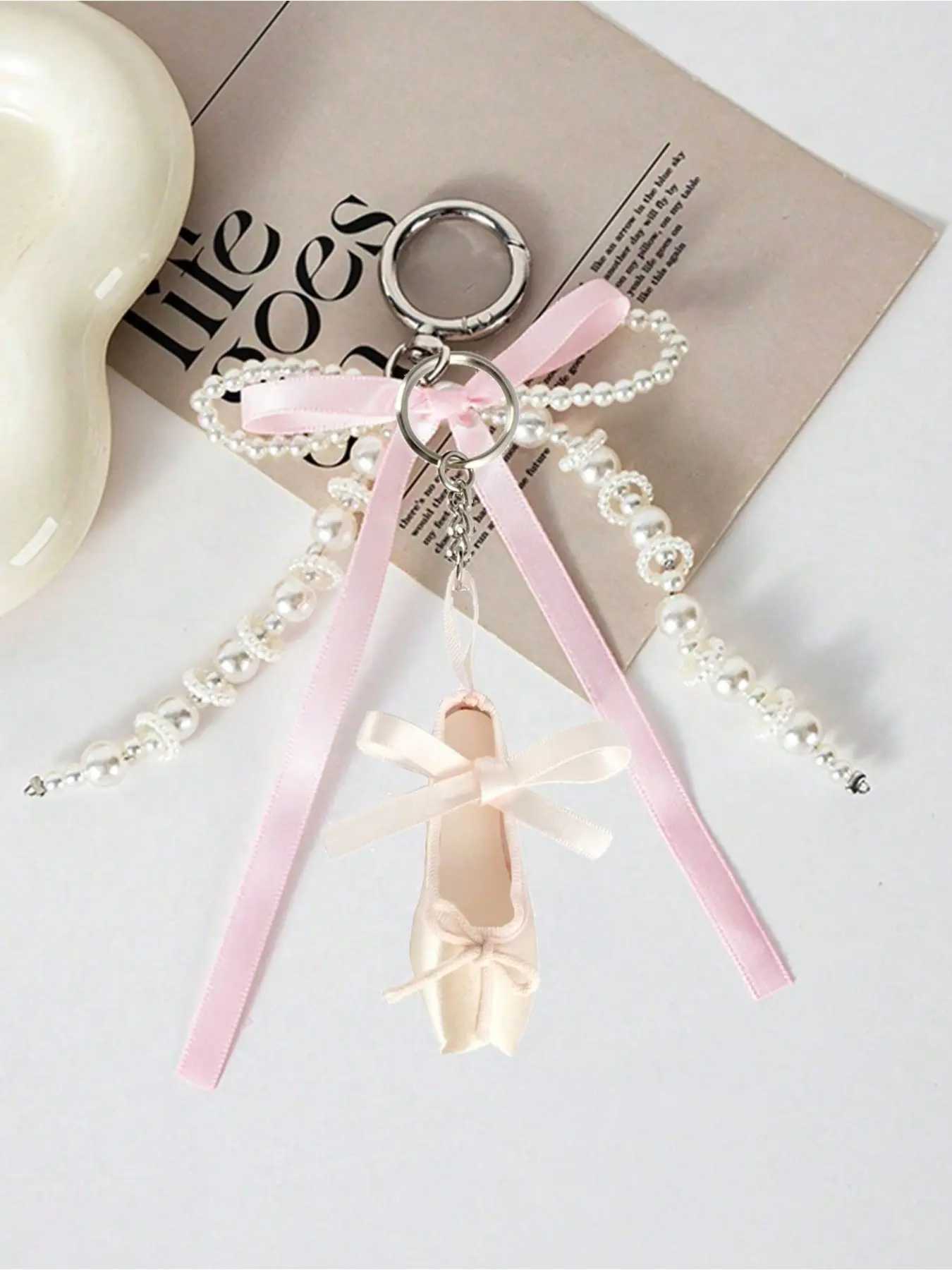 Handmade Ballet Shoe Phone Chain, Mini Satin Keychain, Bead Pendant, Detachable, Fashion Accessory, Gift for Christmas, Halloween