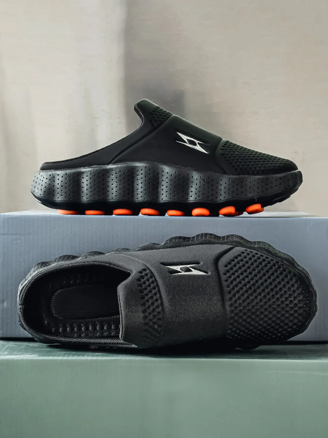 Men's Slip-On Shoes with Non-Slip Sole, Comfortable Daily Wear, Casual Style for Short Trips, Simple Functional Design