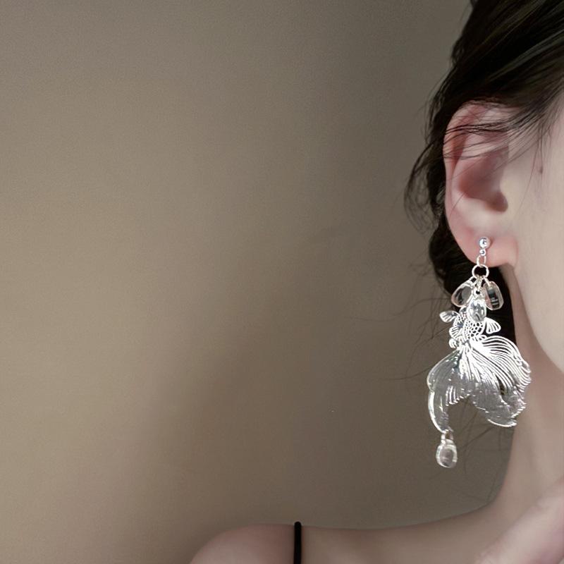 Silver Needle New Chinese Style Resin Koi Earrings, Small and Unique, Minimalist Design, National Style, High-End Earrings for Women Wholesale