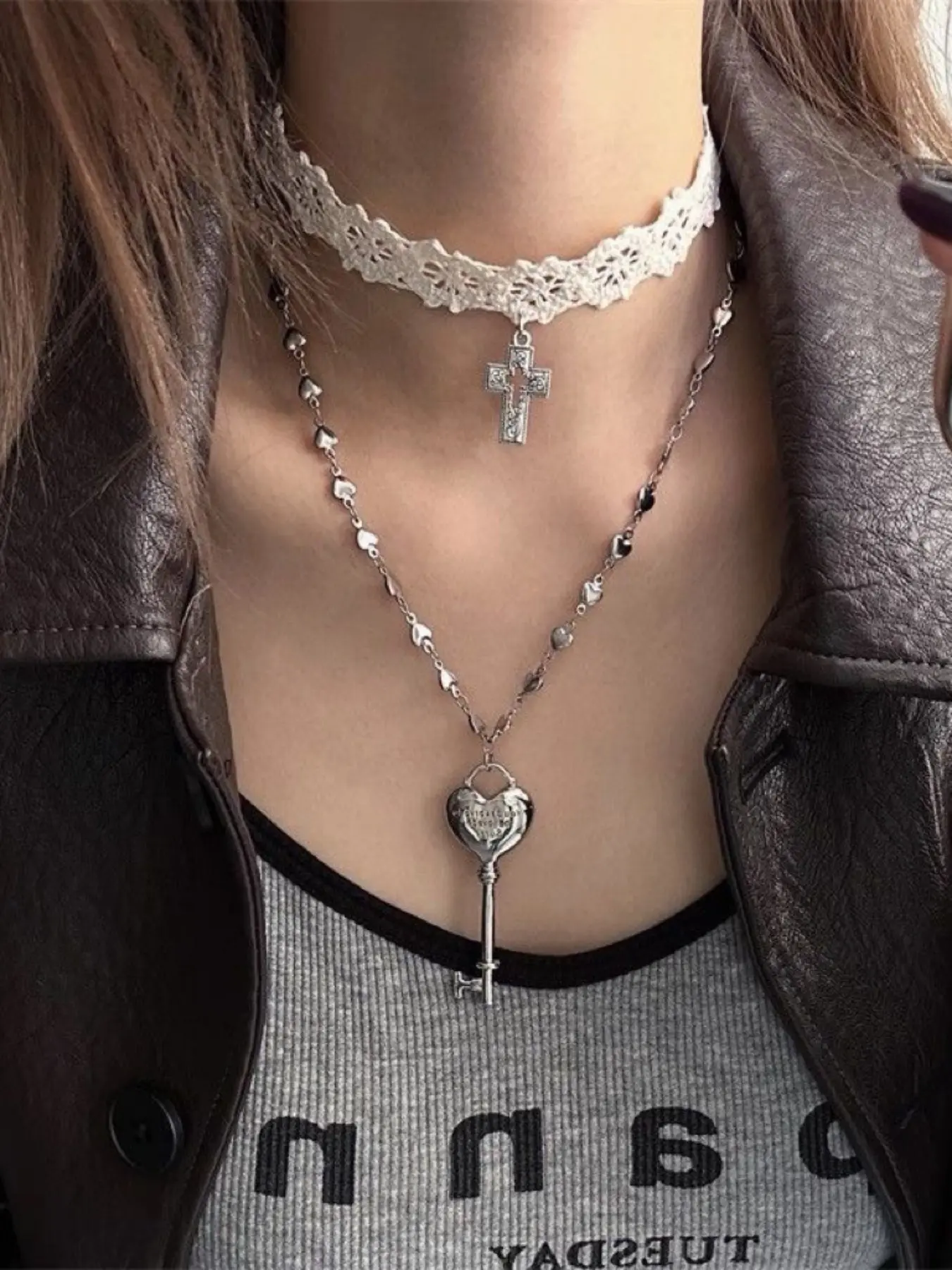 Zhaozhao Lace Cross & Heart Key Pendant Necklace Set, sweet and cool design, Y2K style fashion party jewelry, trendy layered necklace. It can be worn stacked and is a gift for girlfriends for Halloween and Christmas.