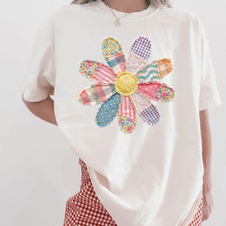 Daisy Print Floral Tee, Sweet Gift for Her