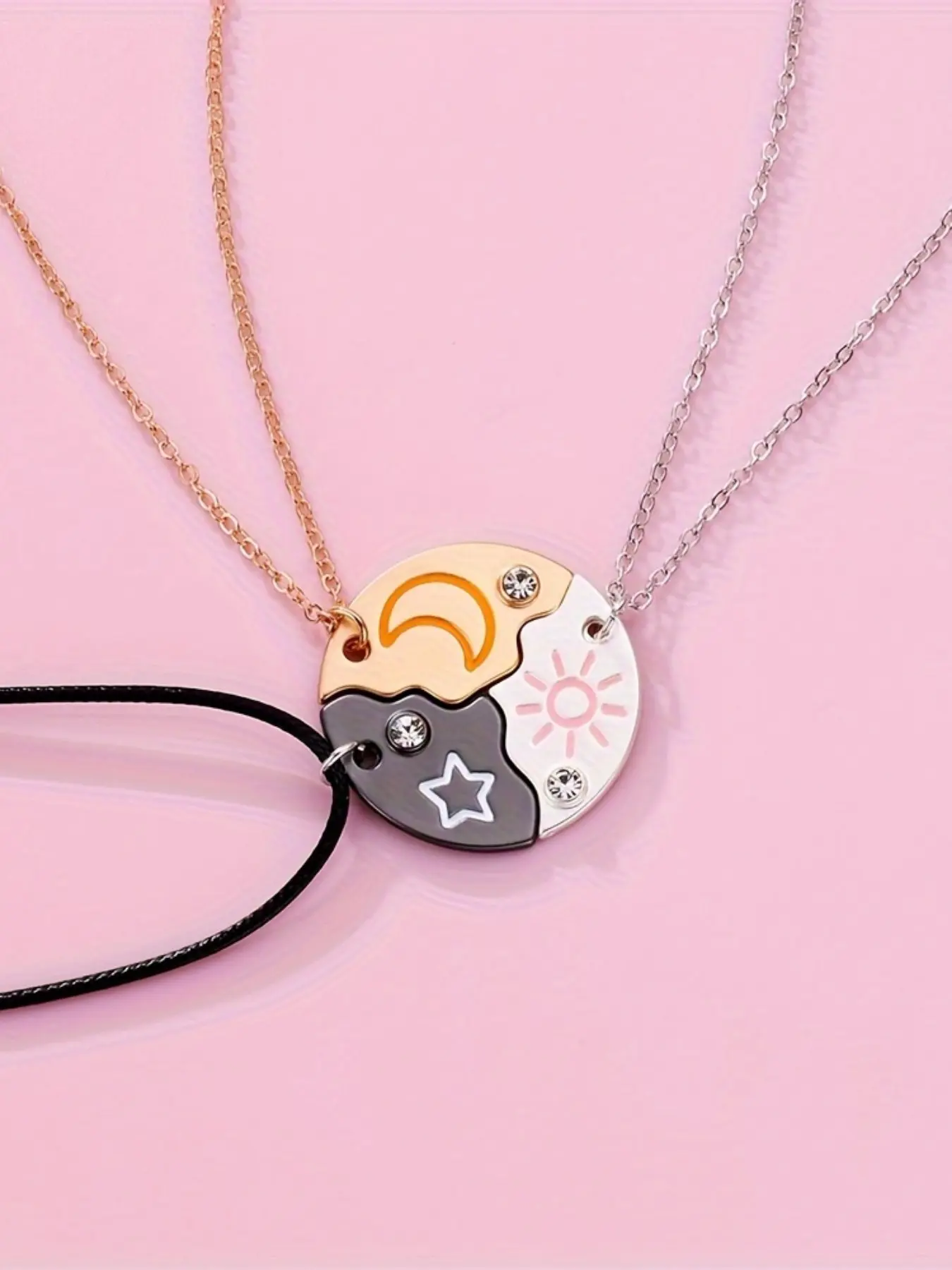 😻 POV: You found the perfect matching necklaces for you and your ride-or-die crew! That puzzle detail is chef’s kiss.
