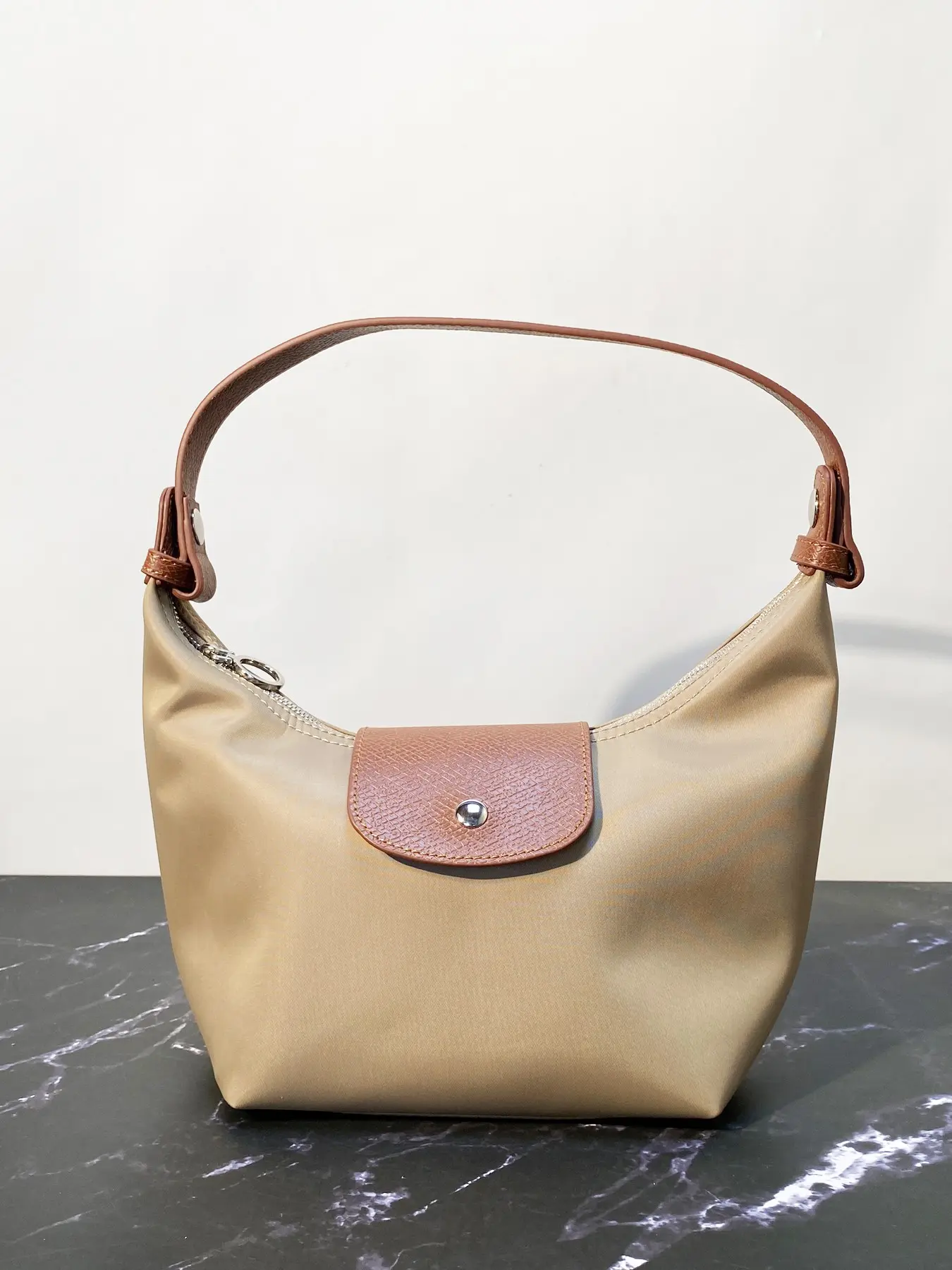 Nylon Jiaozi Shape Handbag, Luxury Designer Casual Bag for Women, 2026 New Fashion Button Decor, Single Shoulder Hobo Crossbody Backpack, Fashion Crescent Bag