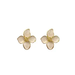 Women's Faux Pearl Flower Motif Stud Earrings - Zinc Alloy Elegant Costume Jewelry, High-Quality Trendy All-Match Female Accessory, Ideal for Birthday, Engagement Gifts