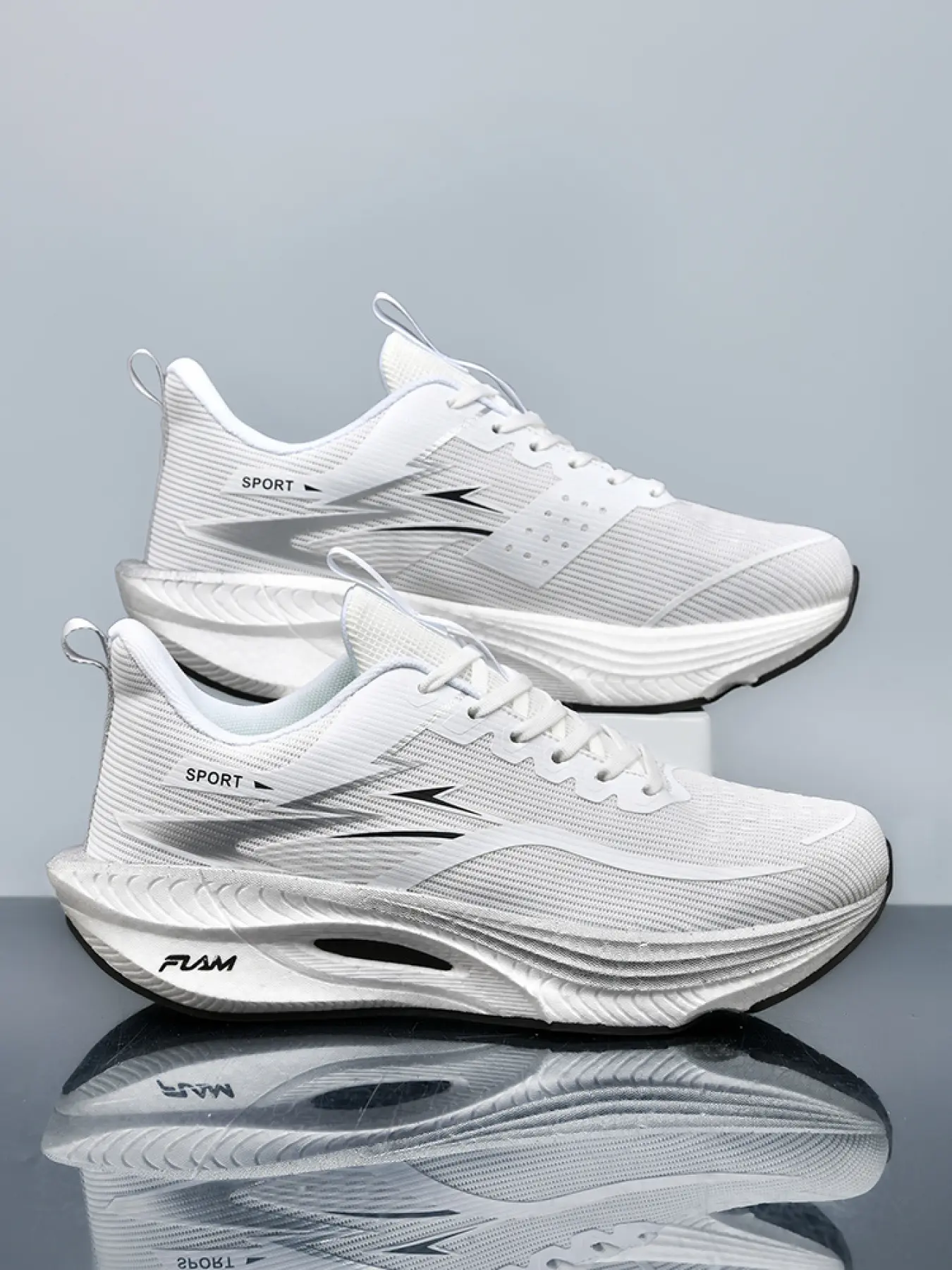 Unisex Lightweight Breathable Running Shoes for Teens, Large Mesh for Quick Heat Dissipation, Simple Rubber Print Design, Anti-slip Treads for Stability, Perfect for Aerobic Jogging