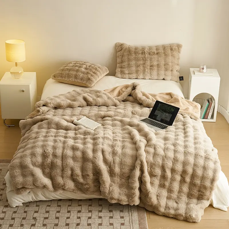 Double-Sided Plush Throw Blanket, Reversible Warm Blanket, 1-Count 800 GSM Soft, Warm, Cozy, Machine Washable Blanket for Home, Office, Car and Travel