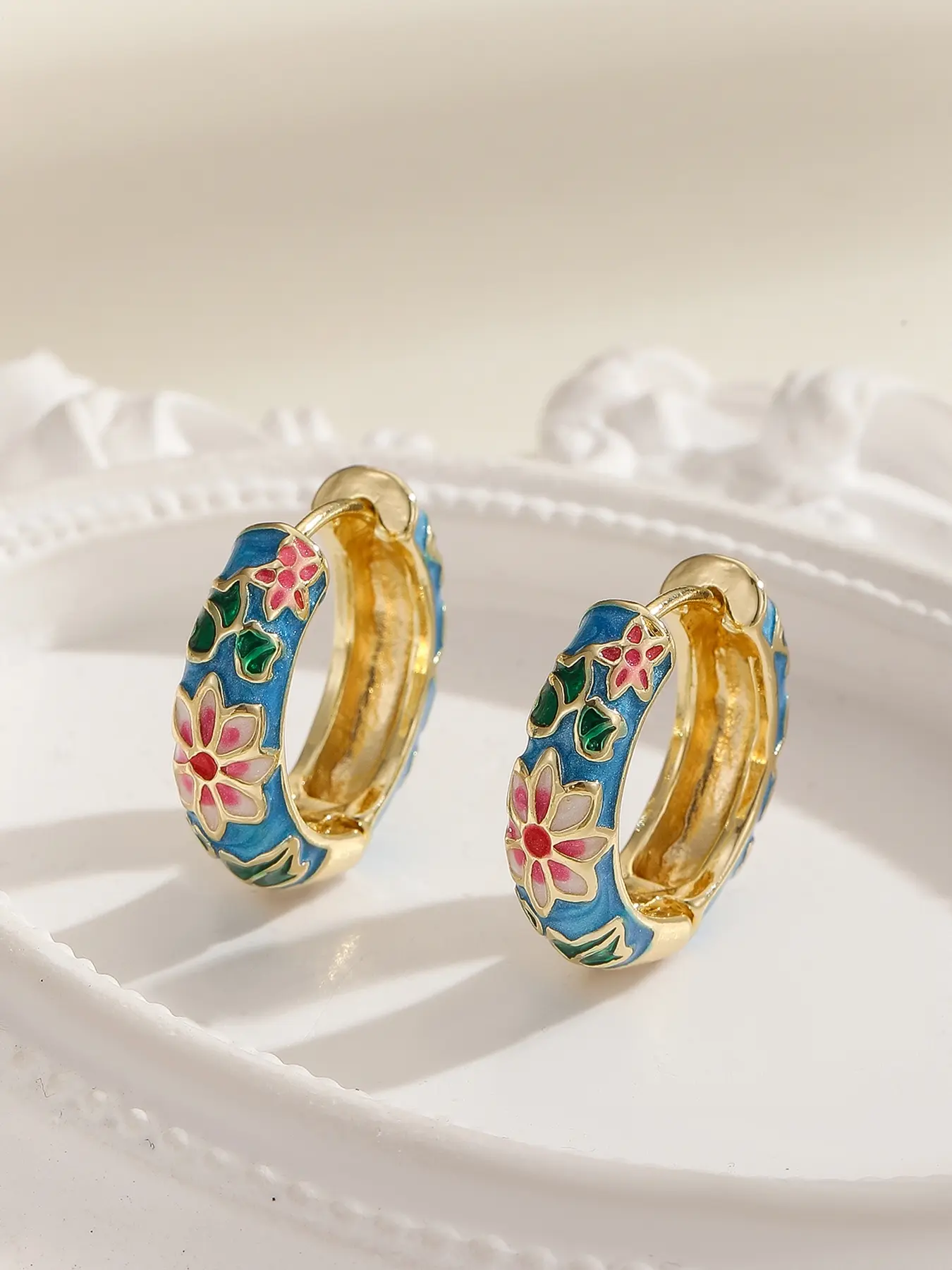 Vintage Cloisonne Enamel Hoop Shape Earrings for Women Girls, Gold Plated Floral Leaf Huggie Earrings, Chunky Thick Small Circle Earrings, Casual Trendy Jewelry, Cute Sweet Aesthetic Ethnic Jewelry Gift for Anniversary Birthday Party