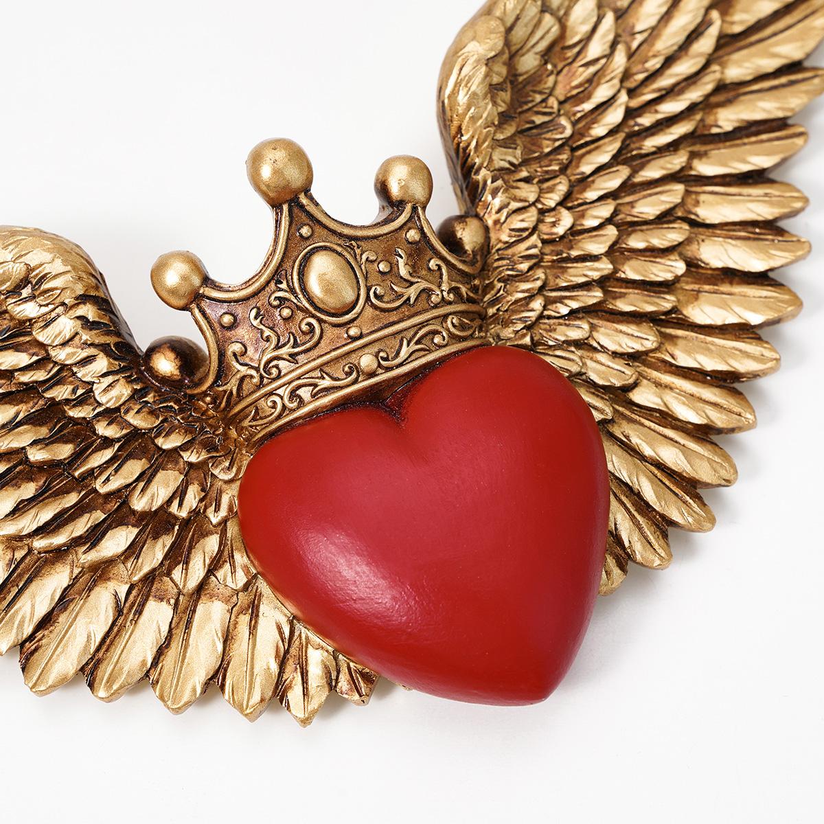 Resin Crown Heart Wings Decorative Hanging Ornament, Valentine's Day Handmade Wall Art, Room Decoration for Living Room, Study, Shop, Party